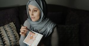 Lire la suite à propos de l’article Gestes beauté du quotidien : comment adopter une routine simple et efficace ?