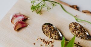 Lire la suite à propos de l’article Recette dentifrice naturel : comment fabriquer facilement votre soin maison ?