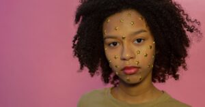 Lire la suite à propos de l’article Astuces efficaces pour lutter contre les boutons au quotidien