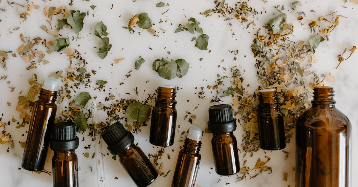 découvrez les bienfaits des huiles essentielles, leurs utilisations variées en aromathérapie, cosmétique et bien-être pour une vie naturelle et équilibrée.