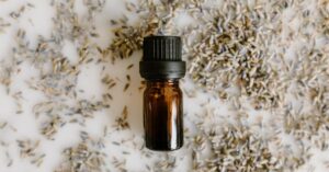 Lire la suite à propos de l’article Astuces beauté naturelles : comment utiliser les huiles essentielles au quotidien ?